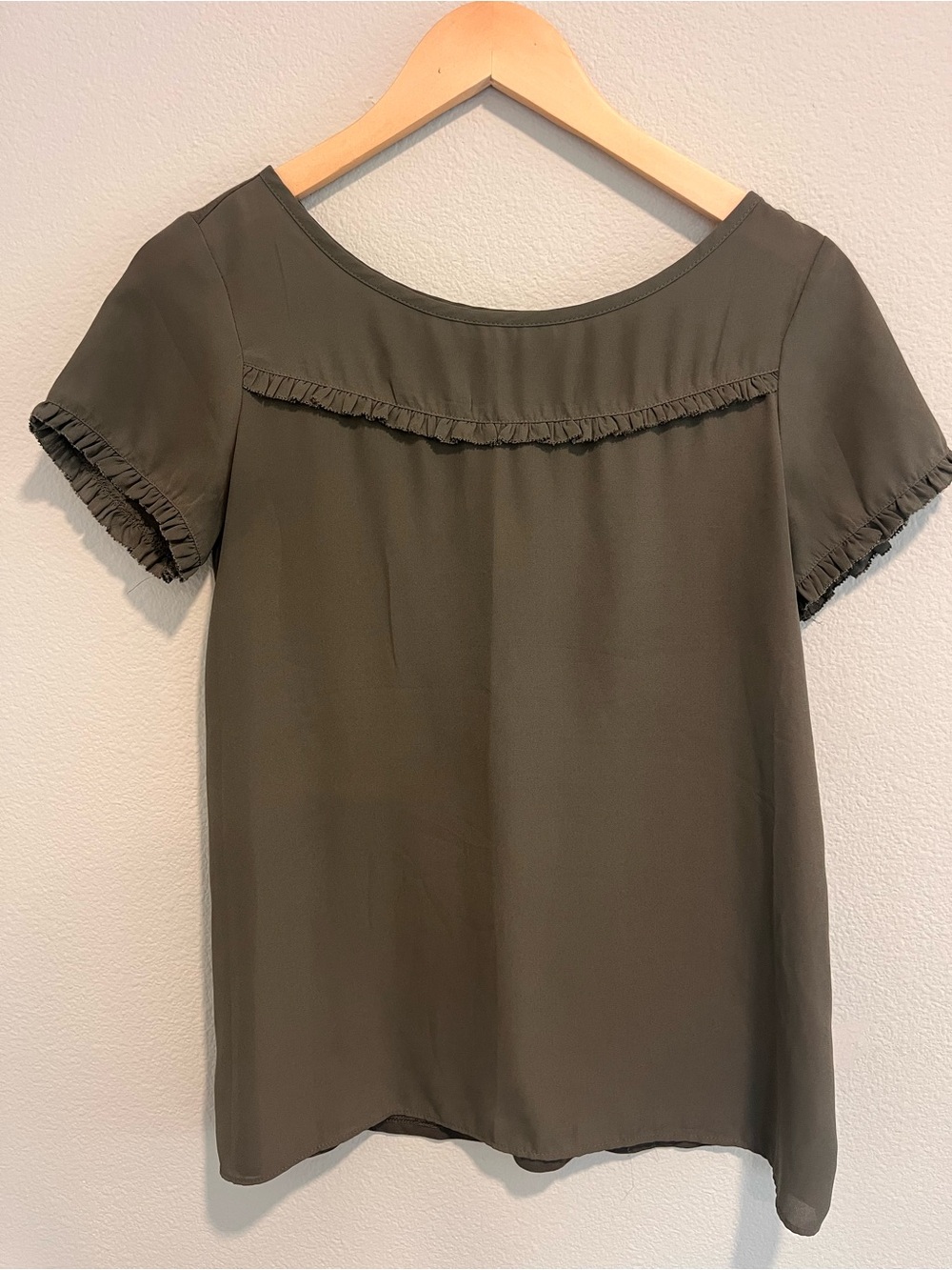 LOFT Outlet Olive Green Ruffle Short Sleeve Blouse Top Dressy XS Workwear Office